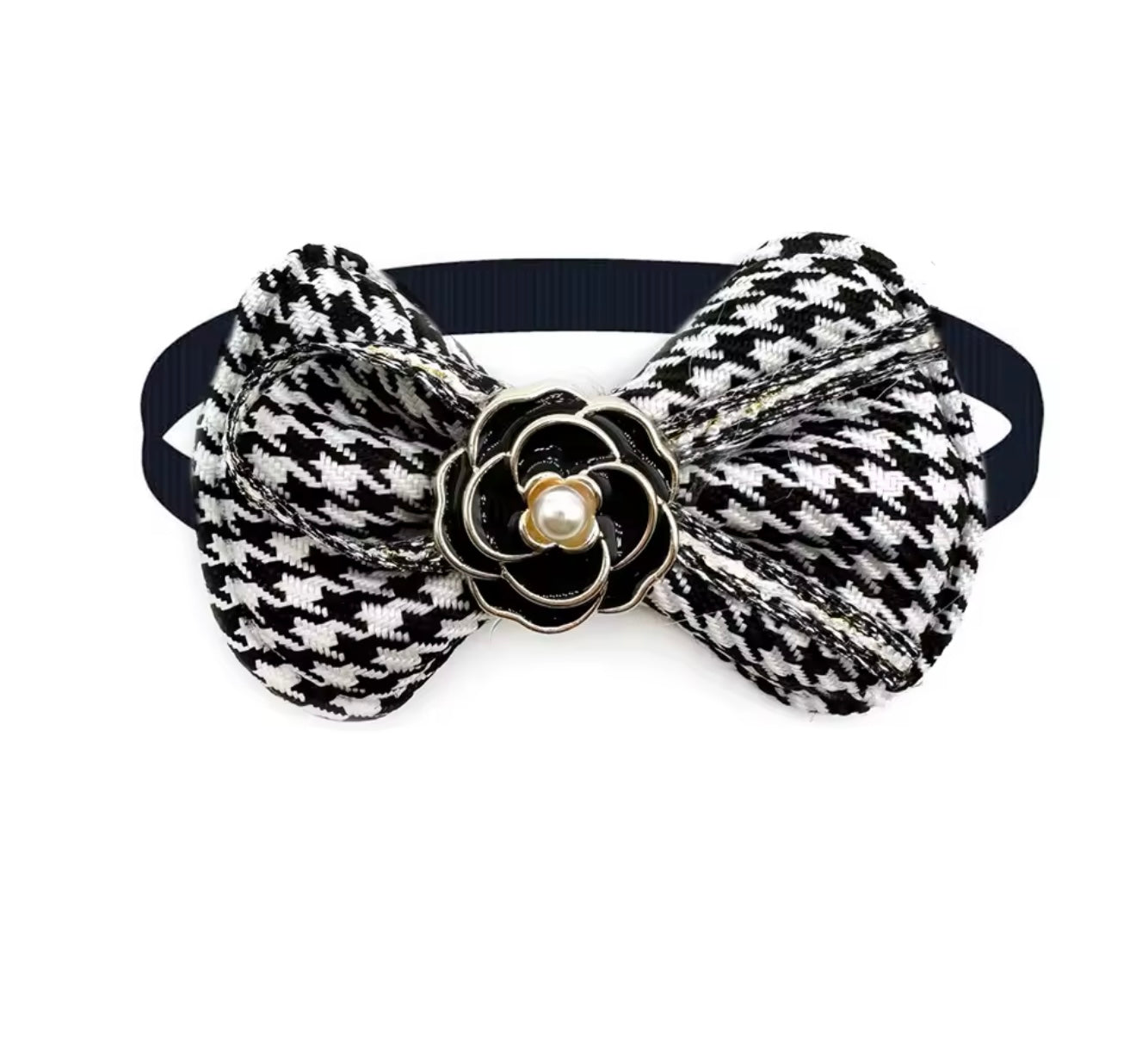 Collar with bow