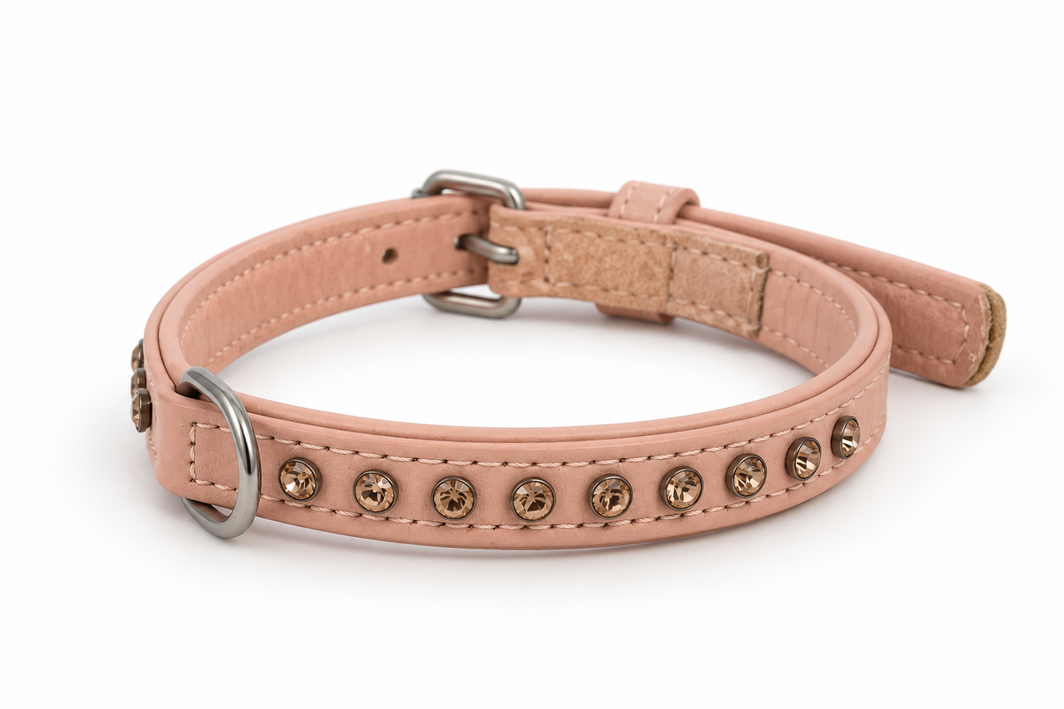 Roze halsband met steentjes