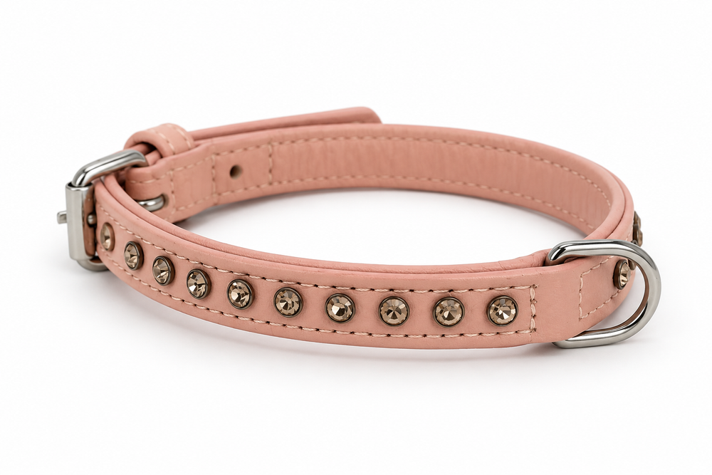 Roze halsband met steentjes